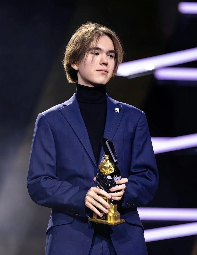 解说怀南分析今日赛果影响：OMG战胜UP即可晋级骑士之路